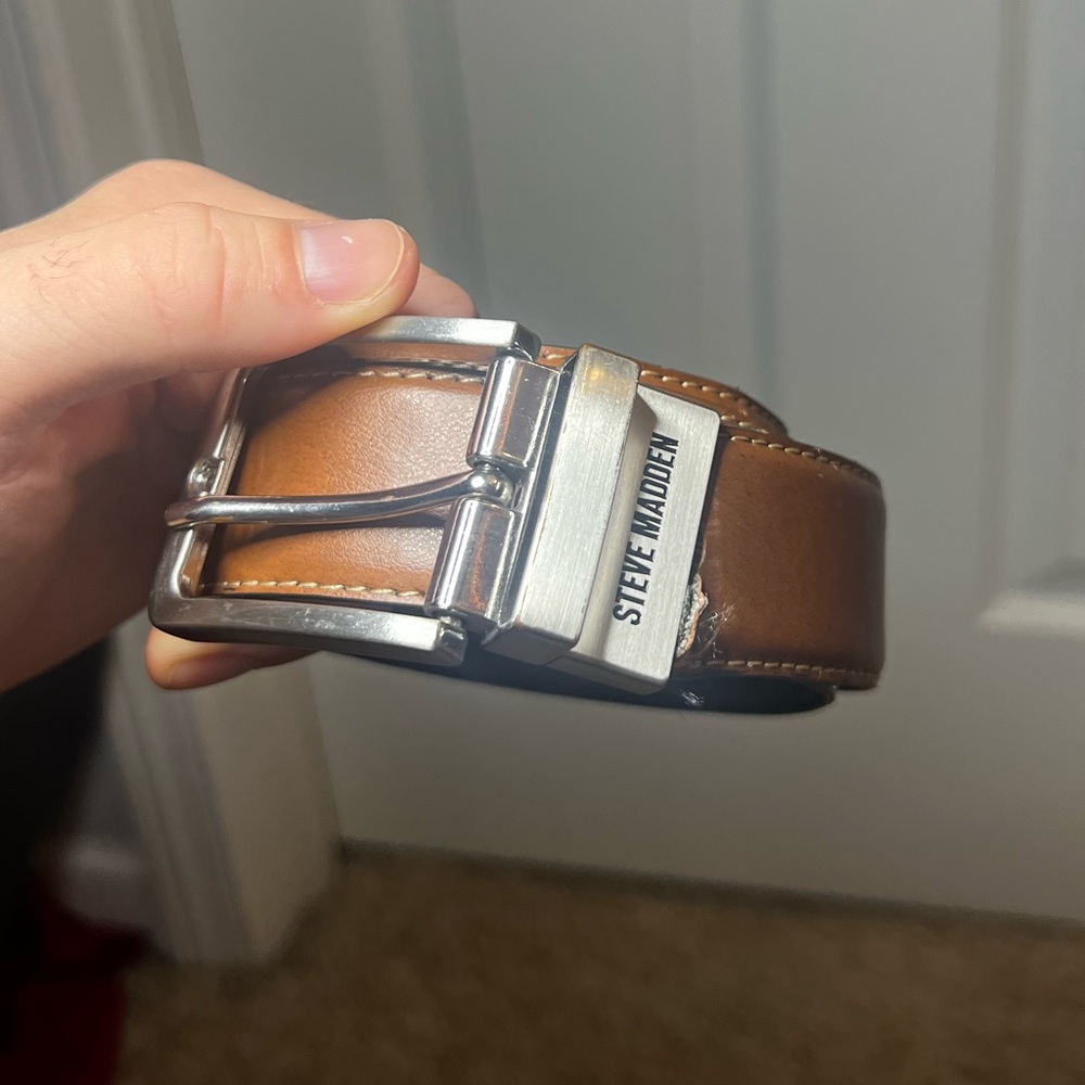 Steve Madden Reversible Black & Brown Leather Belt with Silver Buckle - Picture 6 of 8
